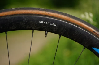 Nahaufnahme eines Rennrad Reifens